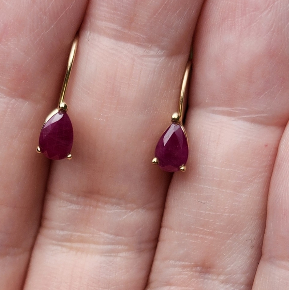 10kt gold teardrop faceted ruby small earrings - Picture 6 of 8
